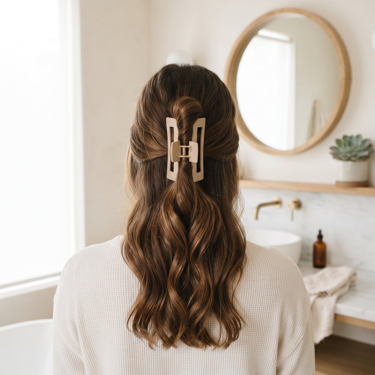Women's Matte Claw Clip Set (4-Piece) lifestyle photo